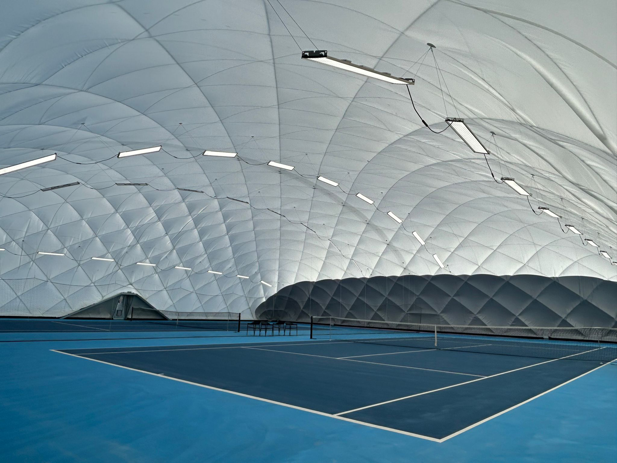 Eine moderne Traglufthalle für den Racketsport